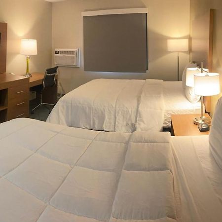 Baymont By Wyndham Oshkosh Airport Hotell Eksteriør bilde