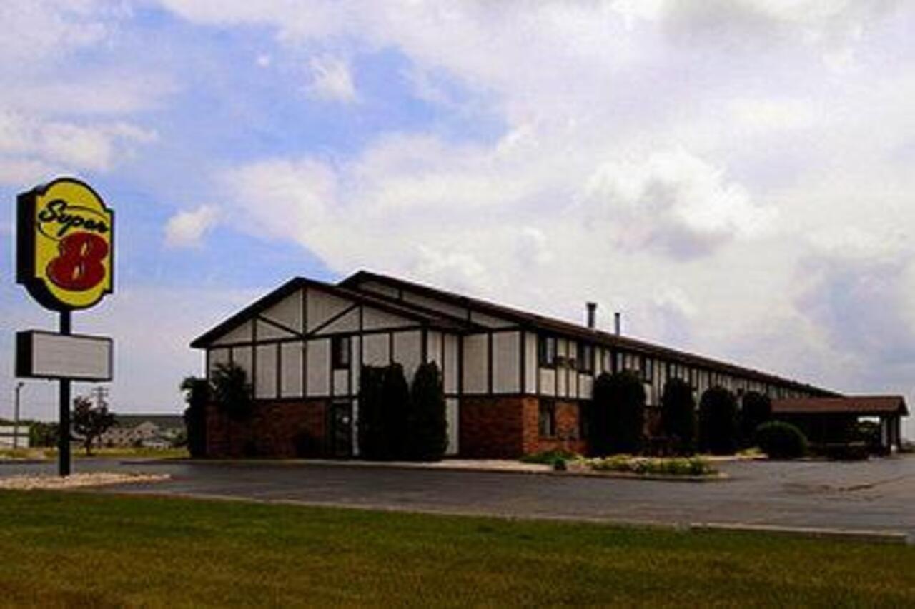 Baymont By Wyndham Oshkosh Airport Hotell Eksteriør bilde