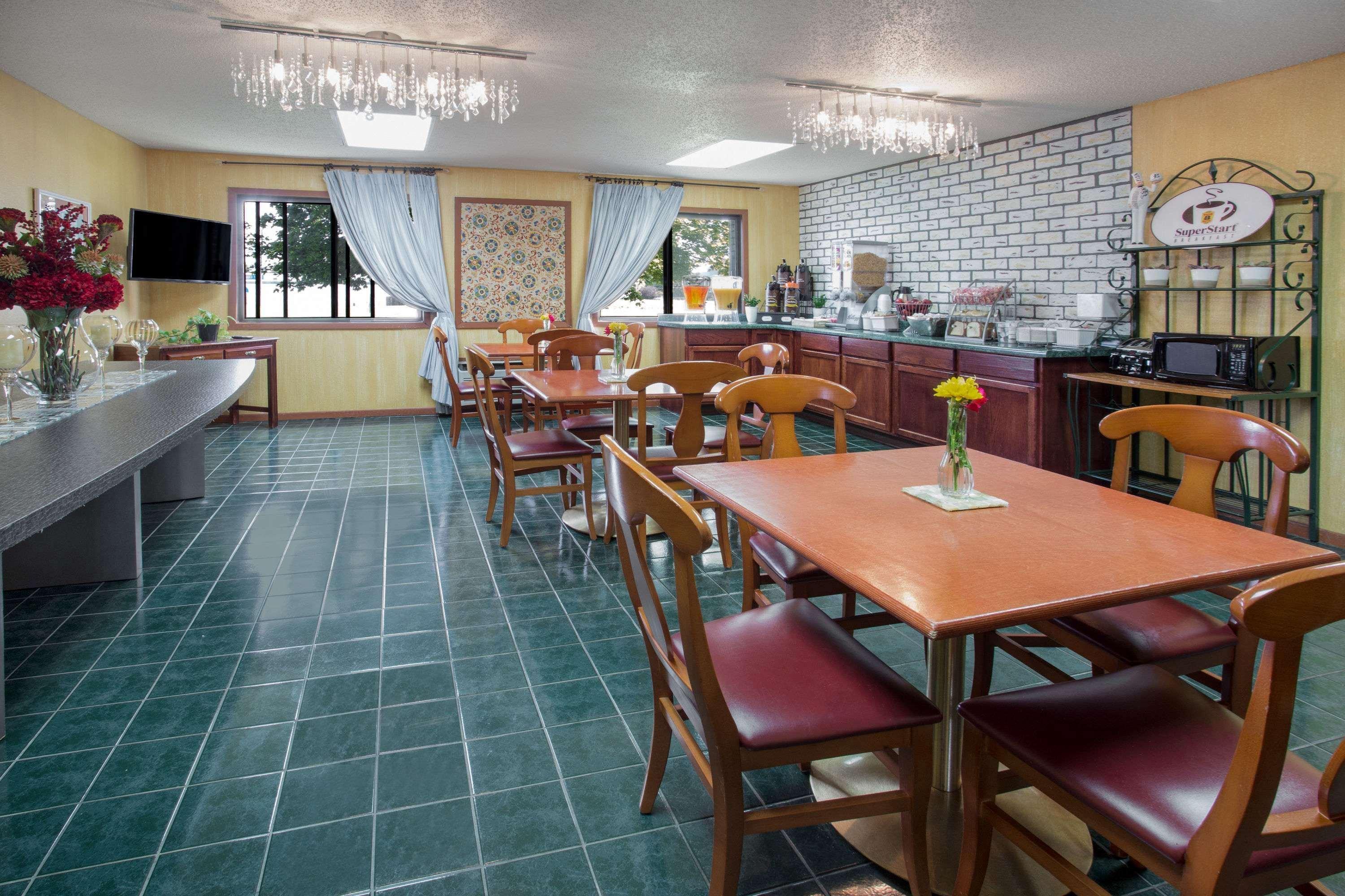 Baymont By Wyndham Oshkosh Airport Hotell Eksteriør bilde