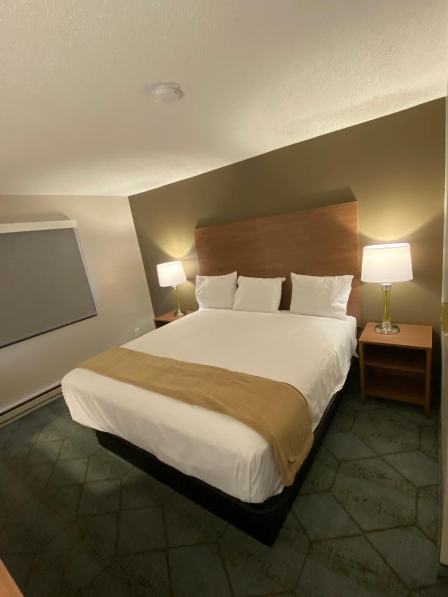 Baymont By Wyndham Oshkosh Airport Hotell Eksteriør bilde