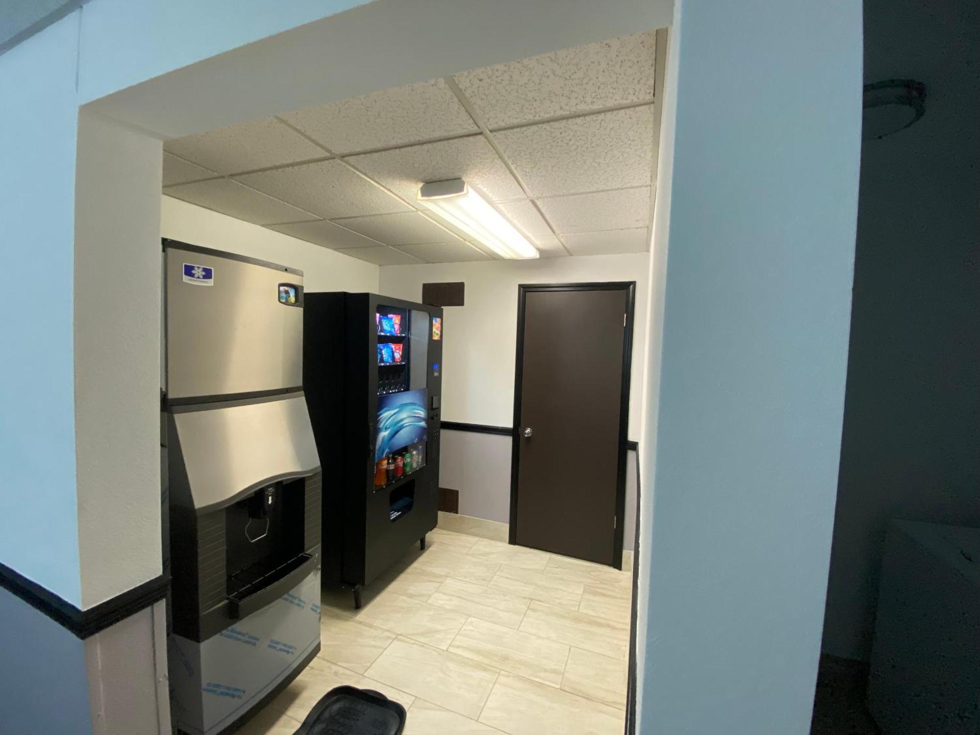 Baymont By Wyndham Oshkosh Airport Hotell Eksteriør bilde