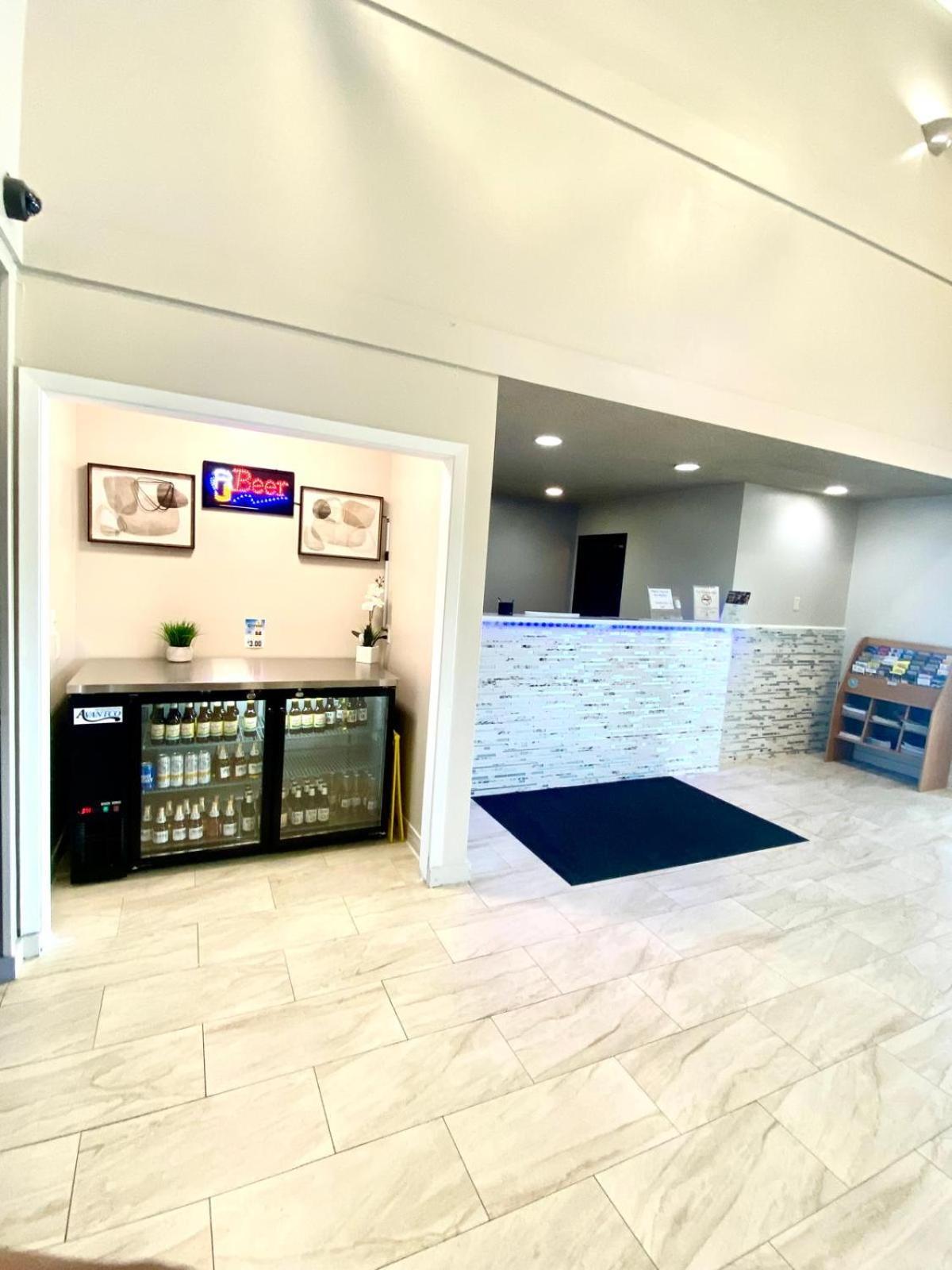 Baymont By Wyndham Oshkosh Airport Hotell Eksteriør bilde