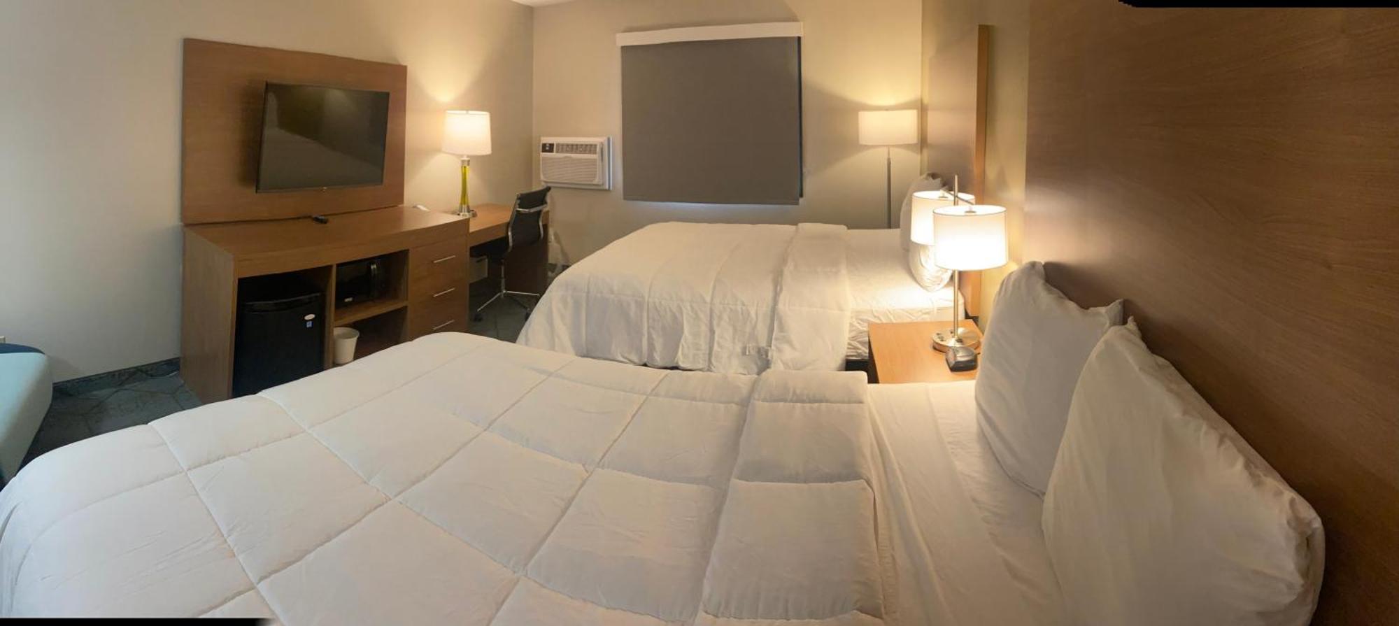 Baymont By Wyndham Oshkosh Airport Hotell Eksteriør bilde