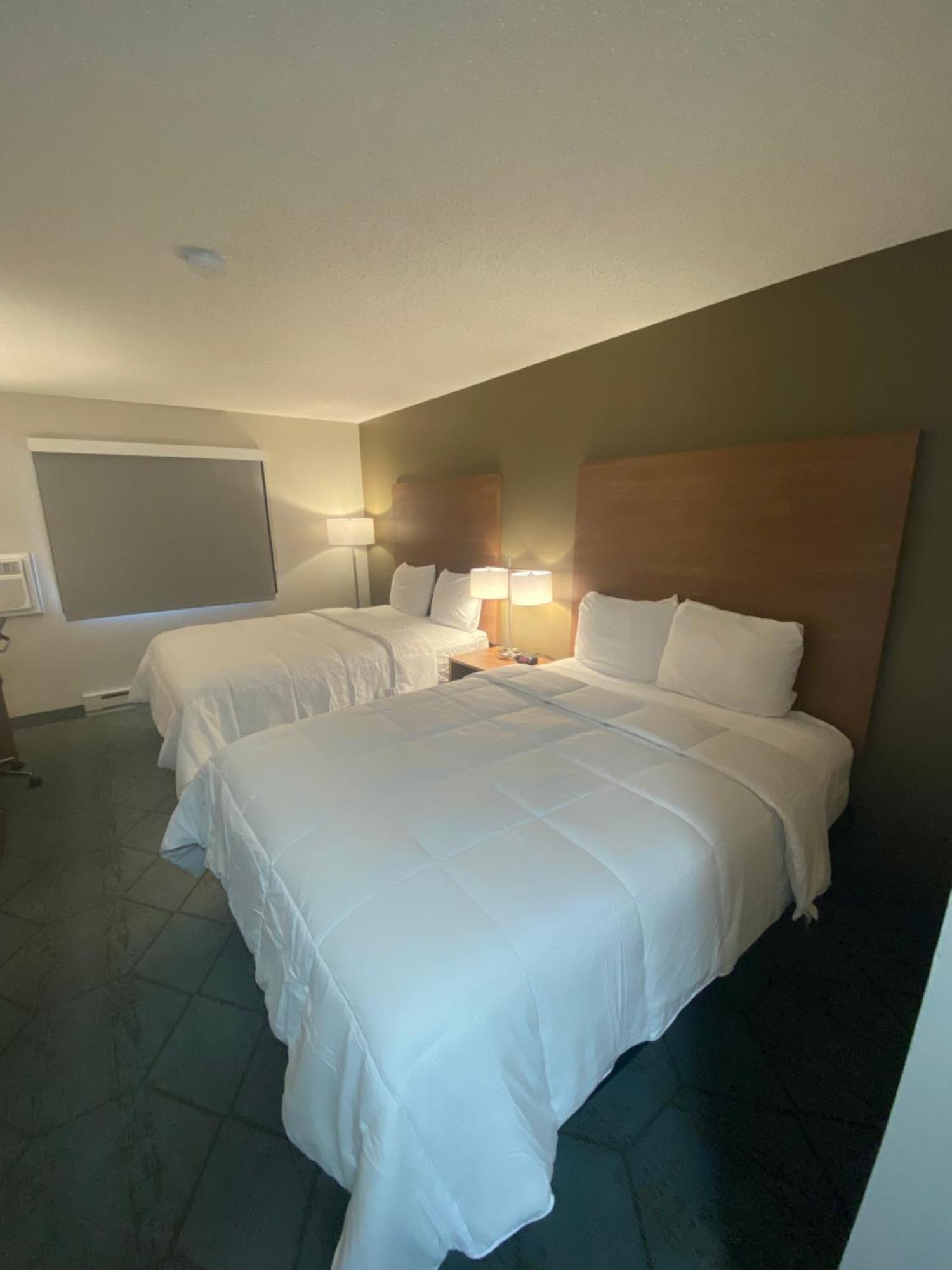 Baymont By Wyndham Oshkosh Airport Hotell Eksteriør bilde