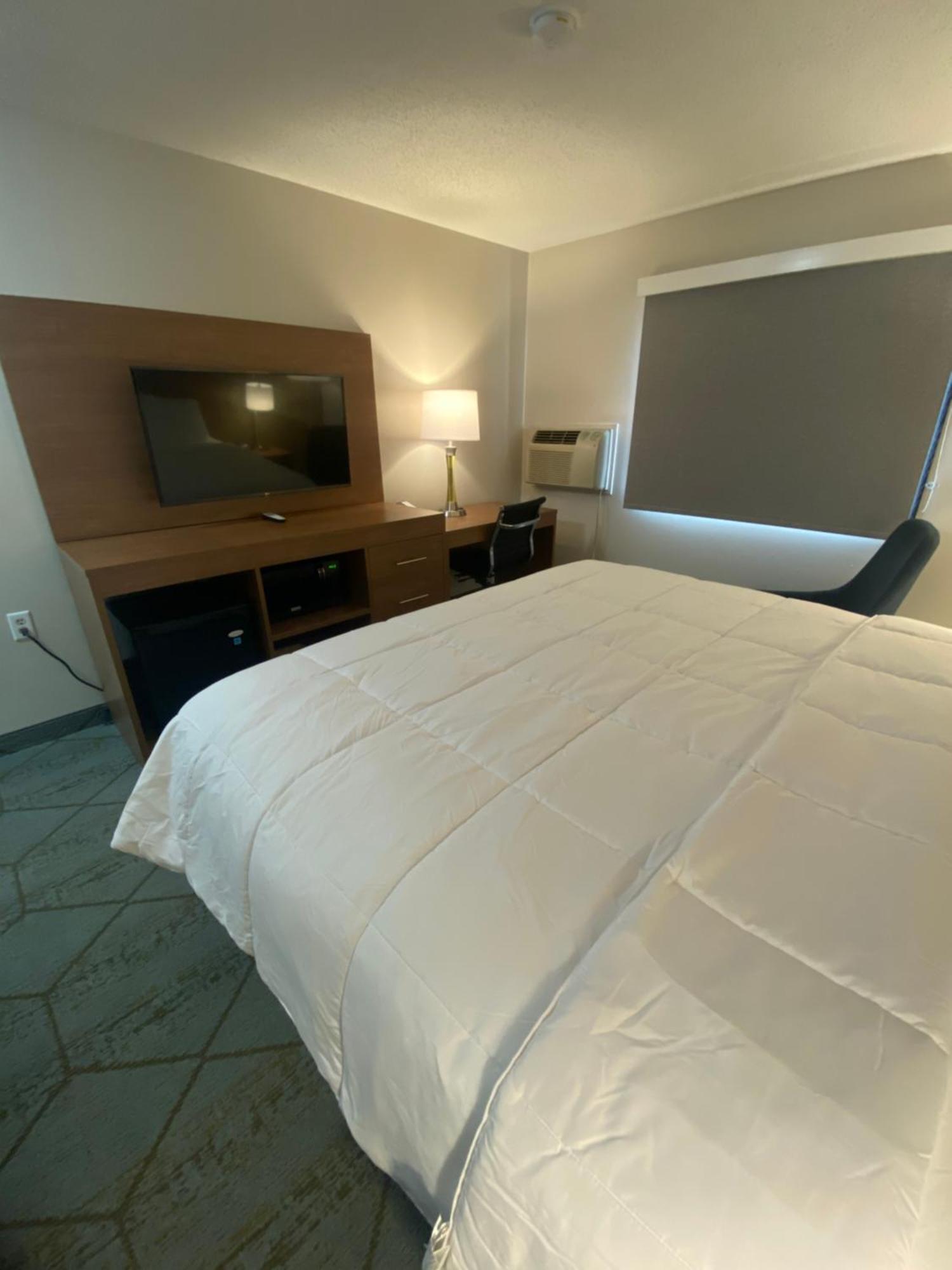 Baymont By Wyndham Oshkosh Airport Hotell Eksteriør bilde