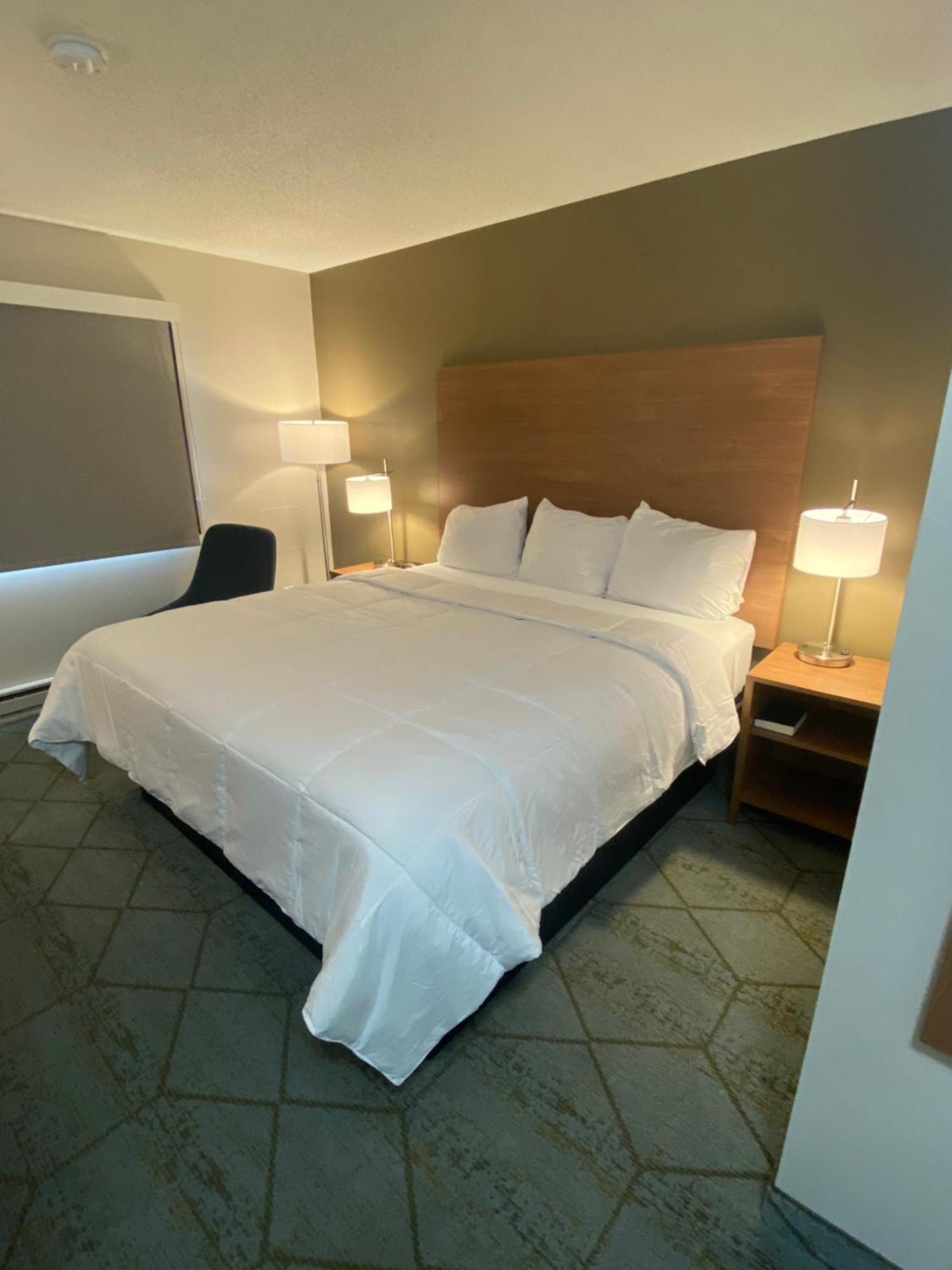 Baymont By Wyndham Oshkosh Airport Hotell Eksteriør bilde