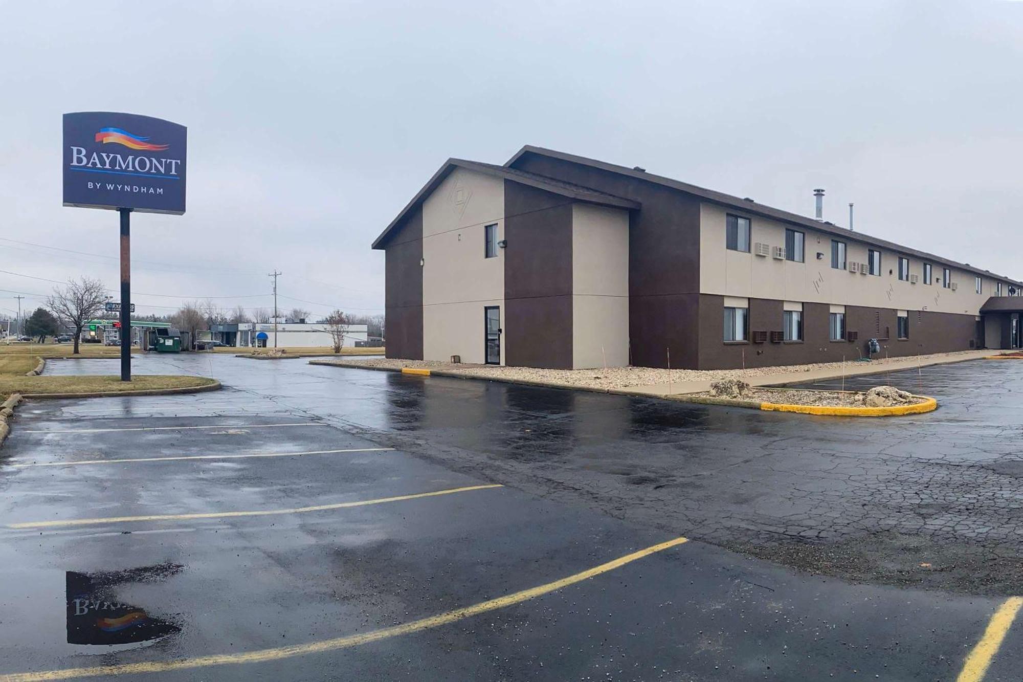 Baymont By Wyndham Oshkosh Airport Hotell Eksteriør bilde